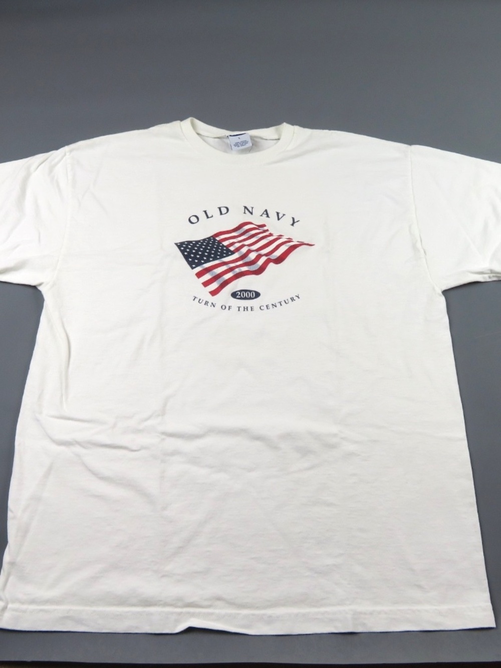 VTG Men OLD NAVY Turn of the Century Y2K year 2000 white with flag T-Shirt Sz L